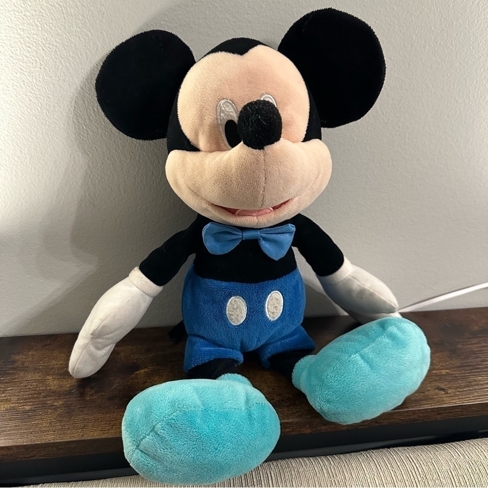 Disney Mickey Mouse 17” Plush W/‎ Blue Pants Aqua Feet Blue Tie